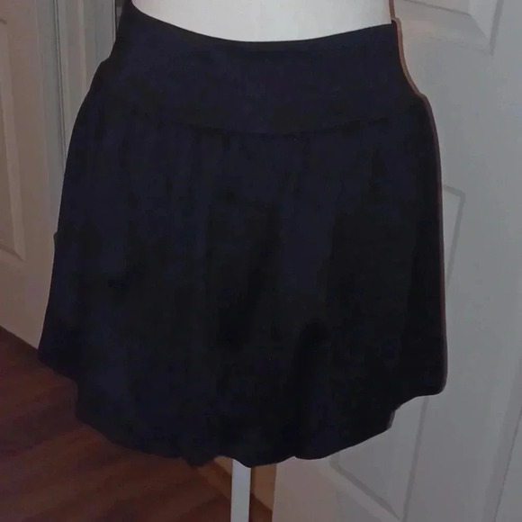 💙🐾Black skirt with valance hem🎉 - Picture 5 of 11